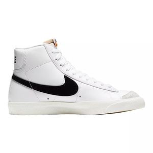 Women’s Nike Blazers Mid ‘77 High Top Shoes Size 9